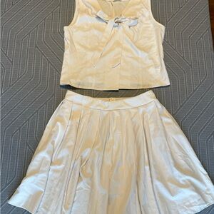 Woman Medium / White Sleeveless Top and Skirt Set